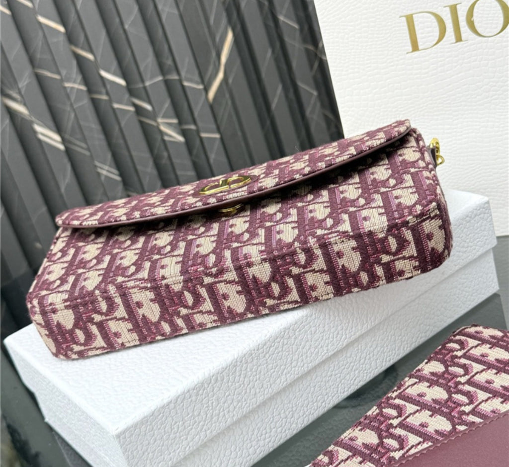 30 Montaigne Pouches with chain