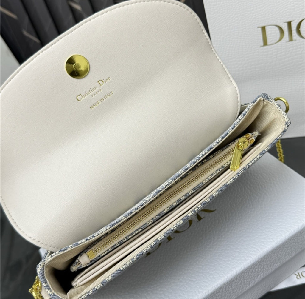 30 Montaigne Pouches with chain